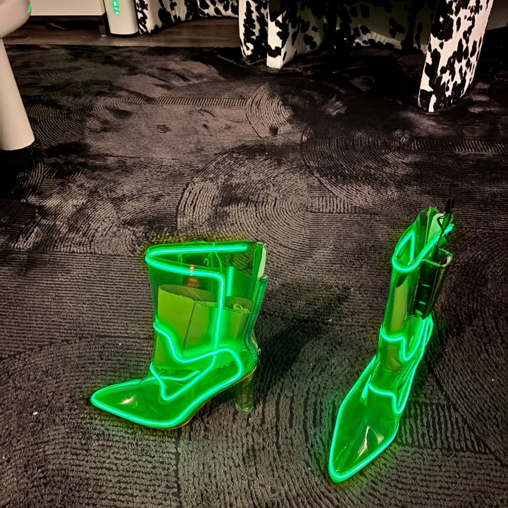Light up boot - Picture 3 of 4